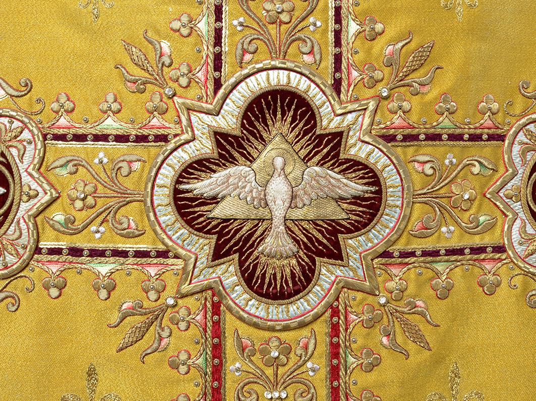 Casulla (detalle Espíritu Santo)